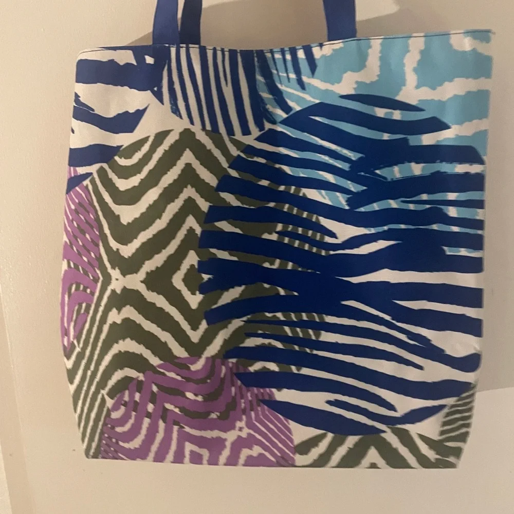 Estee Lauder Large Tropical Print Tote Bag with Leaf Bag Charm